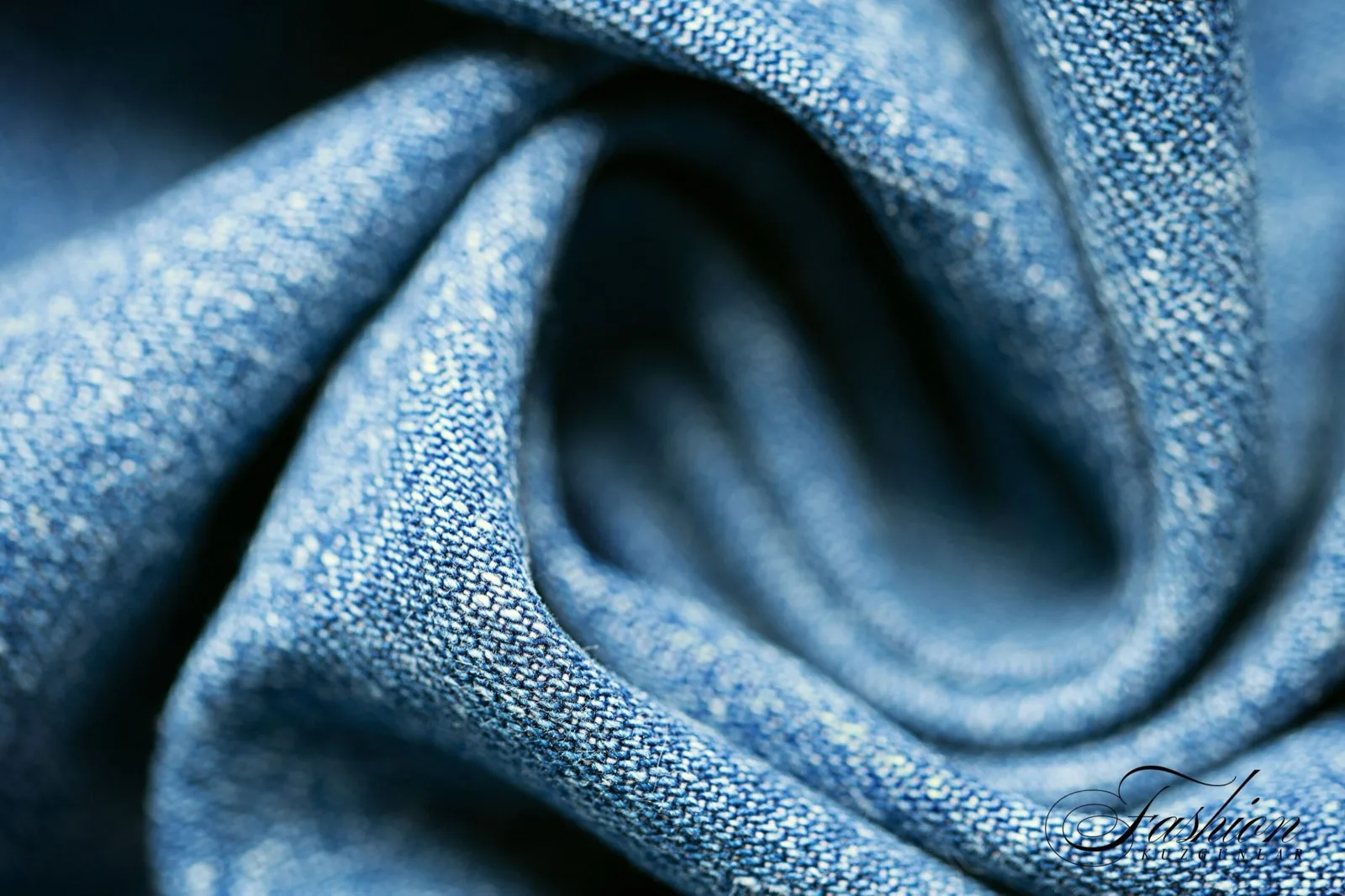 Yumuşak denim kumaşın yakın görünümü
