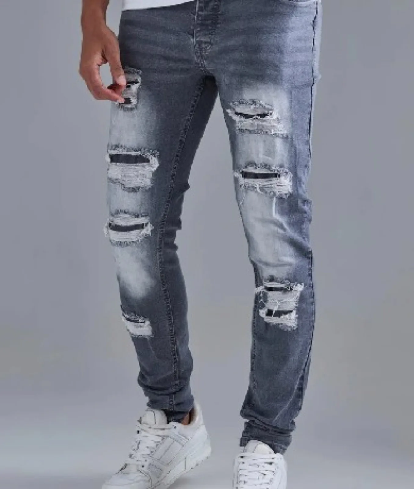 Dizleri yırtık gri skinny kot pantolon
