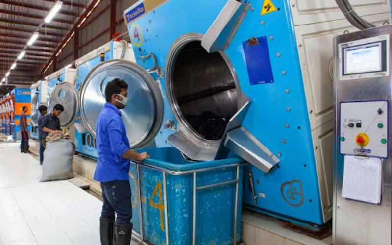 The Impact of Denim Washing Techniques on Pricing Low-, Mid-, and High-Cost Models